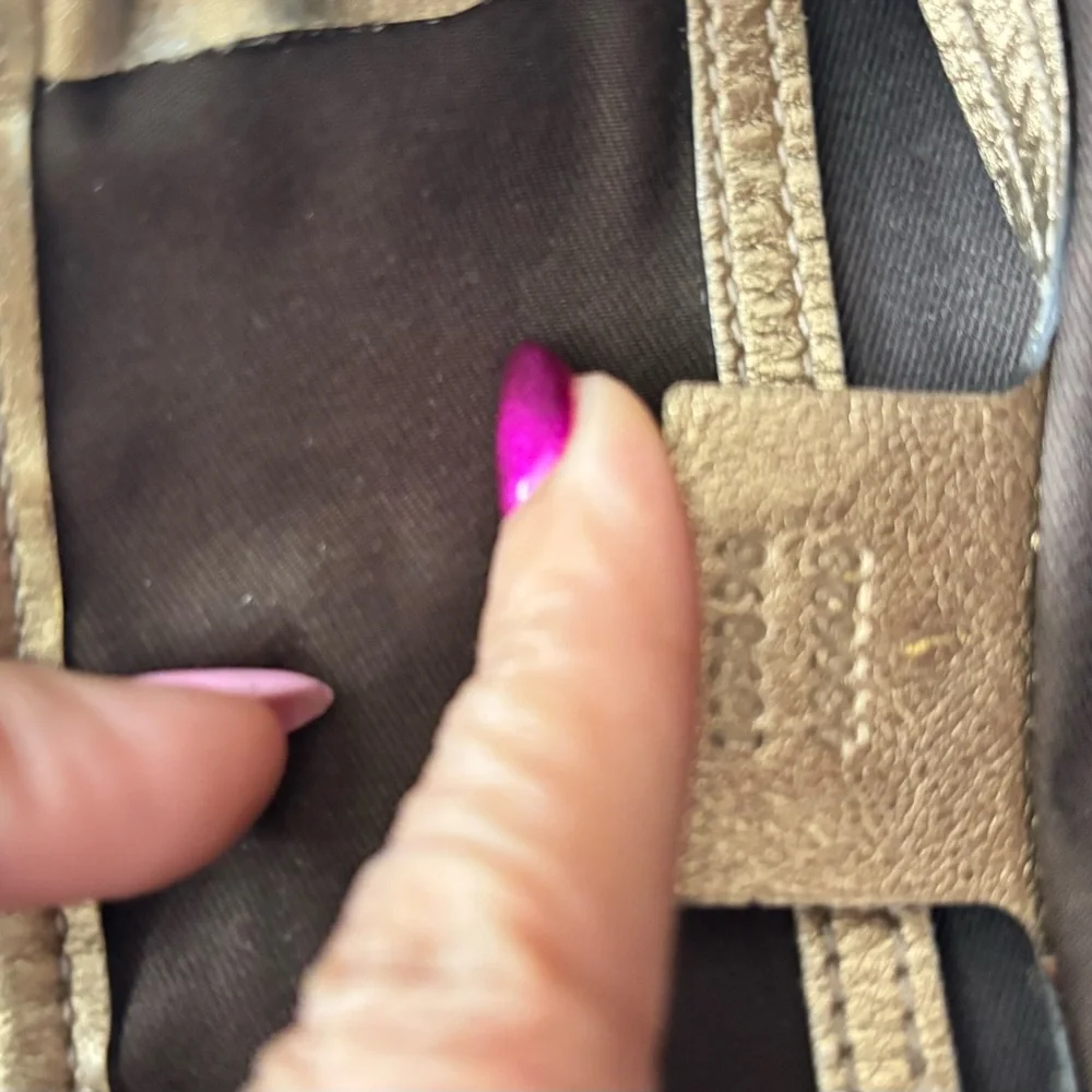 Gucci Brown Monogram Tote with Pink Floral Appliqués - Picture 8 of 8